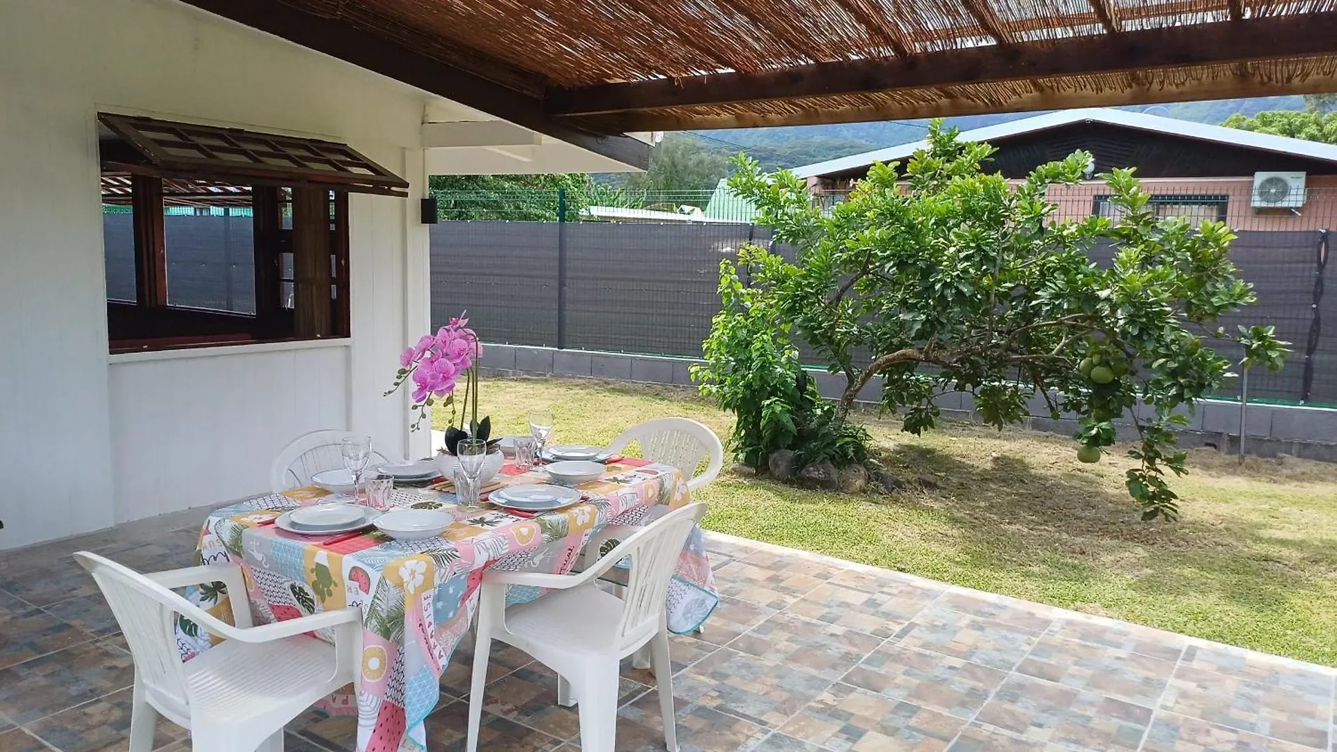 Semesterbostad Villa Tmk Lodge Haapiti